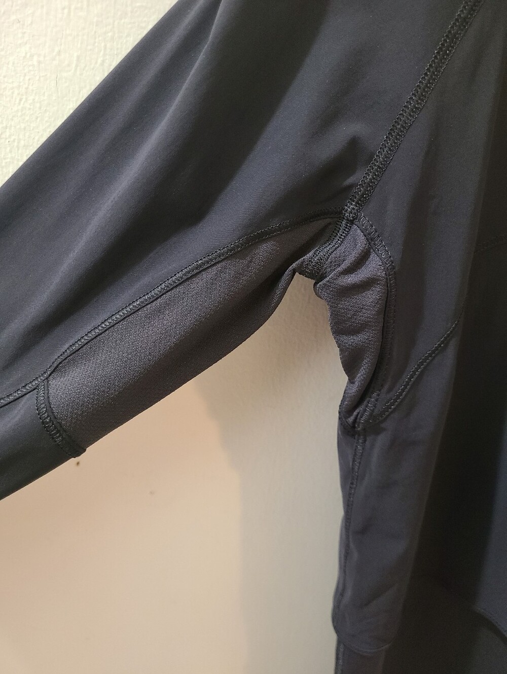Lululemon Black Sea-Me Run Long Sleeve Layered Crop Top Sz 10 - Picture 8 of 13